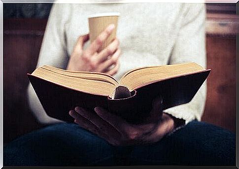 Daily reading and the benefits it offers