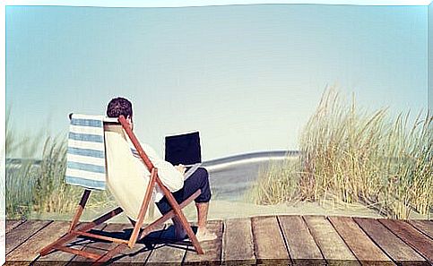 Man Who Works On The Beach Because He Has Learned Be More Productive With The Pareto Principle