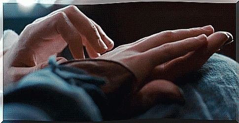 Hands caressing each other