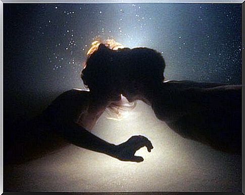 Couple kiss each other underwater